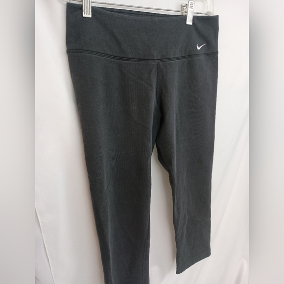 2/$30 Nike‎ Dri-FIT Black Capris Leggings (#1,560) - Picture 4 of 6